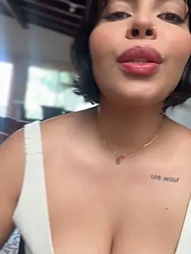 GigiiStone online show from 10/07/25, 03:20