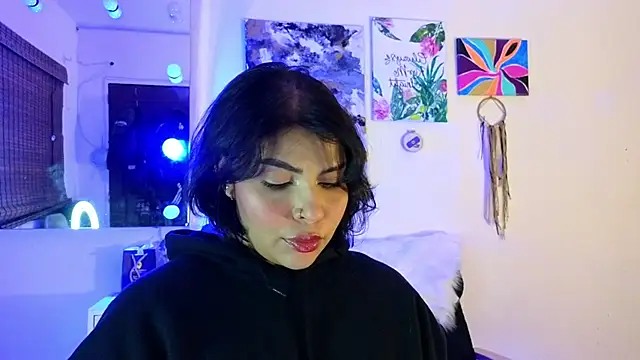 GigiiStone online show from 10/27/25, 10:03