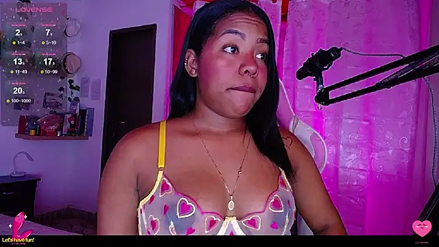 Snapshot of samanthaabloom chatting on 01/09/25, 12:35 samanthaabloom online show from 01/09/25, 12:35