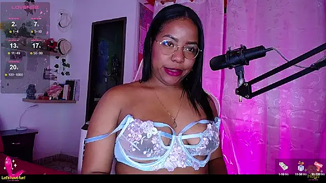Snapshot of samanthaabloom chatting on 01/11/25, 02:30 samanthaabloom online show from 01/11/25, 02:30
