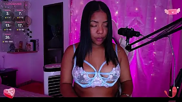 Snapshot of samanthaabloom chatting on 02/08/25, 01:54 samanthaabloom online show from 02/08/25, 01:54