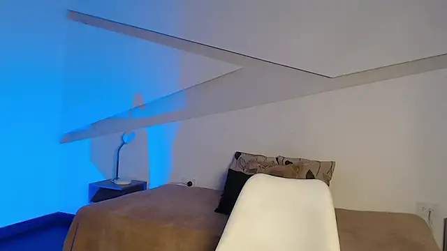 hot little bunny online show from 11/17/25, 08:58