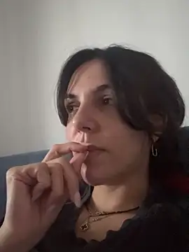 Snapshot of TaniaAmore chatting on 11/12/25, 01:11 TaniaAmore online show from 11/12/25, 01:11