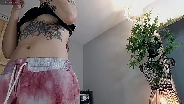 Snapshot of VickyJackson_ chatting on 01/12/25, 01:58 VickyJackson online show from 01/12/25, 01:58
