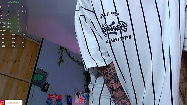 VickyJackson  online show from 10/08/25, 04:59