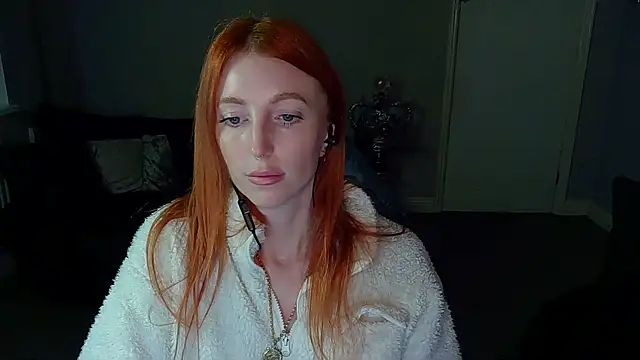 Snapshot of Red_firesquirt chatting on 01/17/25, 04:04 Red firesquirt online show from 01/17/25, 04:04