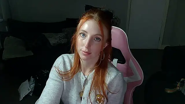 Snapshot of Red_firesquirt chatting on 01/20/25, 04:01 Red firesquirt online show from 01/20/25, 04:01