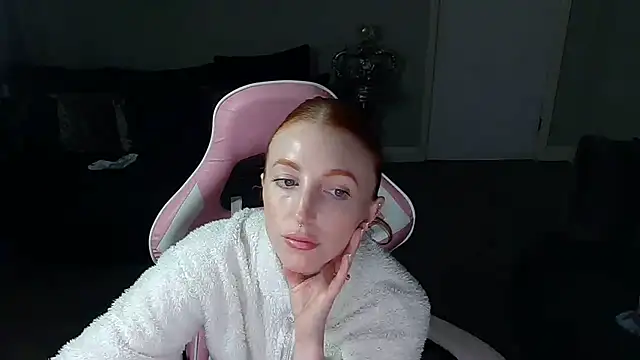 Snapshot of Red_firesquirt chatting on 02/12/25, 02:43 Red firesquirt online show from 02/12/25, 02:43