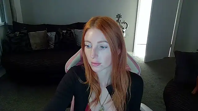 Snapshot of Red_firesquirt chatting on 09/25/25, 02:21 Red firesquirt online show from 09/25/25, 02:21