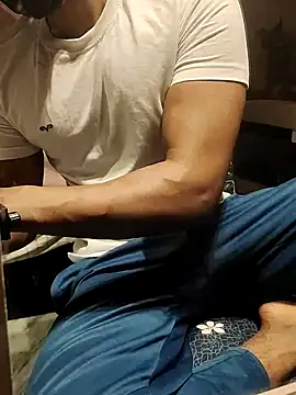 xxxhugedick0001 online show from 03/08/25, 06:37