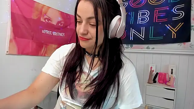 LovelyAzucena online show from 10/08/25, 01:53