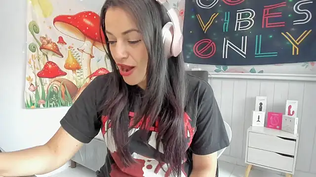 LovelyAzucena online show from 10/25/25, 02:56