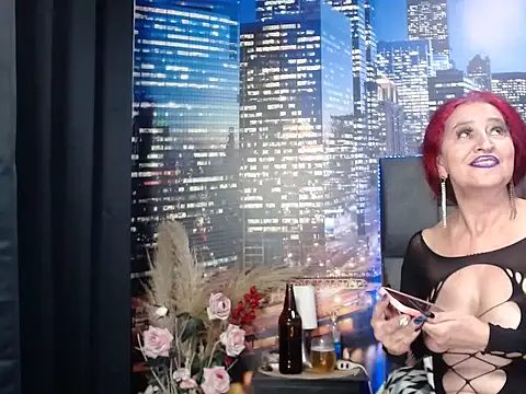 Snapshot of Lucy_mature8 chatting on 10/31/25, 12:33 Lucy mature8 online show from 10/31/25, 12:33