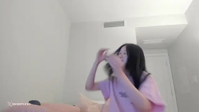 Snapshot of secretgirlfriendxo chatting on 12/26/24, 06:19 secretgirlfriendxo online show from 12/26/24, 06:19