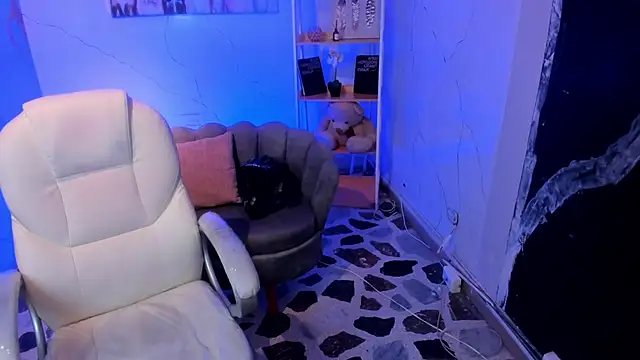 Snapshot of NiickyJones chatting on 10/07/25, 09:34 NiickyJones online show from 10/07/25, 09:34