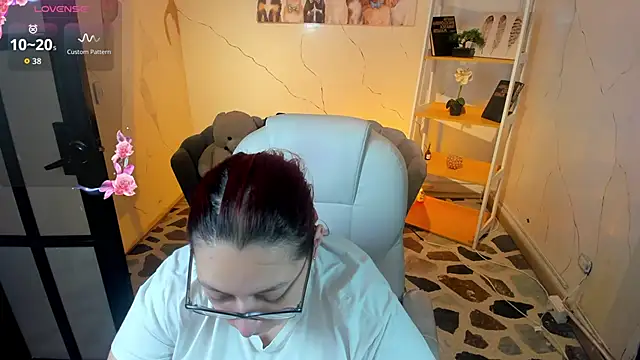 Snapshot of NiickyJones chatting on 11/02/25, 01:24 NiickyJones online show from 11/02/25, 01:24