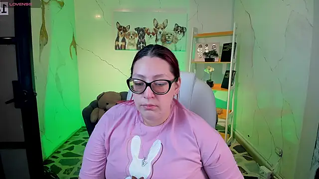 Snapshot of NiickyJones chatting on 11/17/25, 05:41 NiickyJones online show from 11/17/25, 05:41