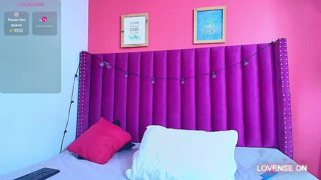 Snapshot of littlee_emilyy_ chatting on 12/12/24, 03:05 littlee emilyy online show from 12/12/24, 03:05