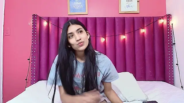 Snapshot of littlee_emilyy_ chatting on 01/22/25, 05:59 littlee emilyy online show from 01/22/25, 05:59