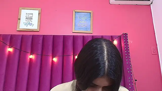 Snapshot of littlee_emilyy_ chatting on 01/23/25, 09:08 littlee emilyy online show from 01/23/25, 09:08