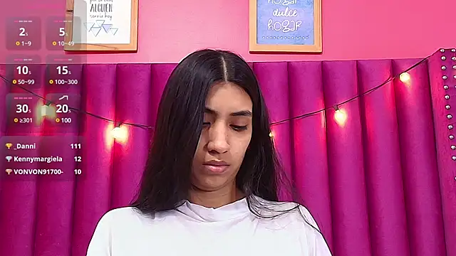 Snapshot of littlee_emilyy_ chatting on 02/06/25, 03:06 littlee emilyy online show from 02/06/25, 03:06