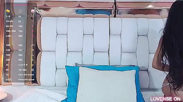 Snapshot of littlee_emilyy_ chatting on 03/19/25, 09:06 littlee emilyy online show from 03/19/25, 09:06