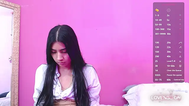 Snapshot of littlee_emilyy_ chatting on 03/22/25, 08:51 littlee emilyy online show from 03/22/25, 08:51