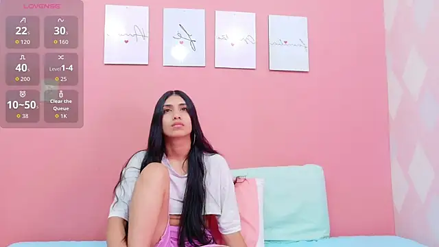 Snapshot of littlee_emilyy_ chatting on 10/04/25, 12:30 littlee emilyy online show from 10/04/25, 12:30