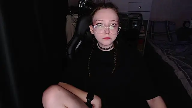 AmeliaKamishiro online show from 11/18/25, 02:17