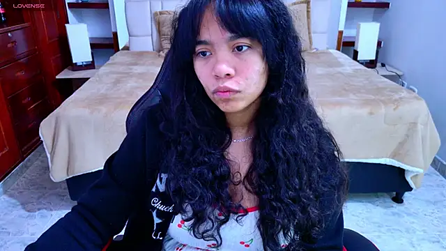 laureentt  online show from 10/09/25, 03:04