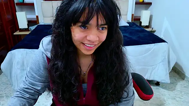 laureentt  online show from 10/18/25, 03:31