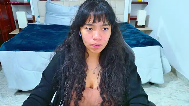 laureentt  online show from 10/31/25, 03:07