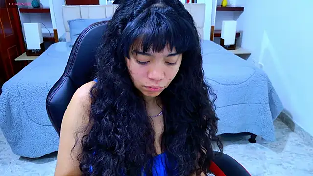 laureentt  online show from 11/06/25, 03:07