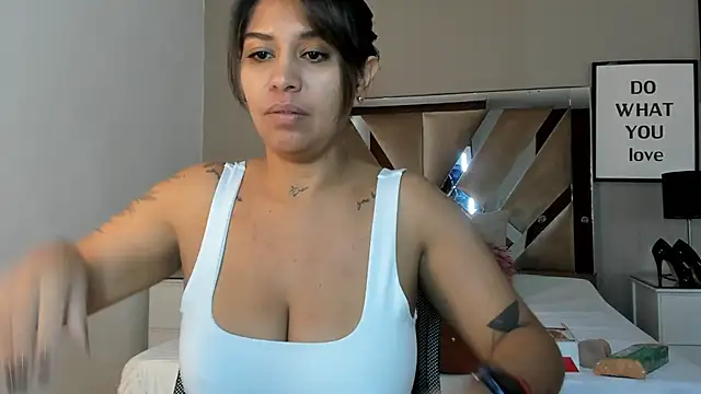 Snapshot of sharlott18 chatting on 01/04/25, 12:49 sharlott18 online show from 01/04/25, 12:49