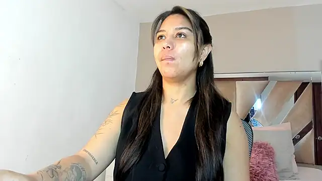 Snapshot of sharlott18 chatting on 01/10/25, 12:04 sharlott18 online show from 01/10/25, 12:04