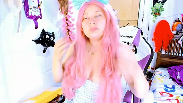 SofiaOlivares online show from 10/13/25, 12:54