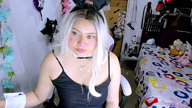 SofiaOlivares online show from 10/24/25, 05:42