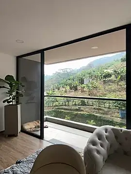 Snapshot of Helenbronwx chatting on 02/02/25, 03:39 Helenbronwx online show from 02/02/25, 03:39