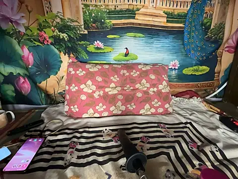 Snapshot of JASMINE1122 chatting on 10/31/25, 05:41 JASMINE1122 online show from 10/31/25, 05:41