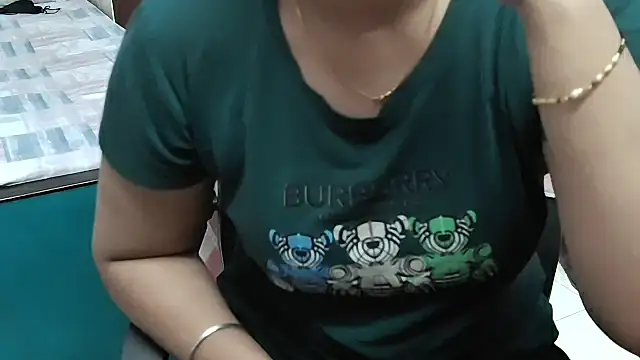 Snapshot of bhabhisexxy_880 chatting on 10/08/25, 02:20 bhabhisexxy 880 online show from 10/08/25, 02:20