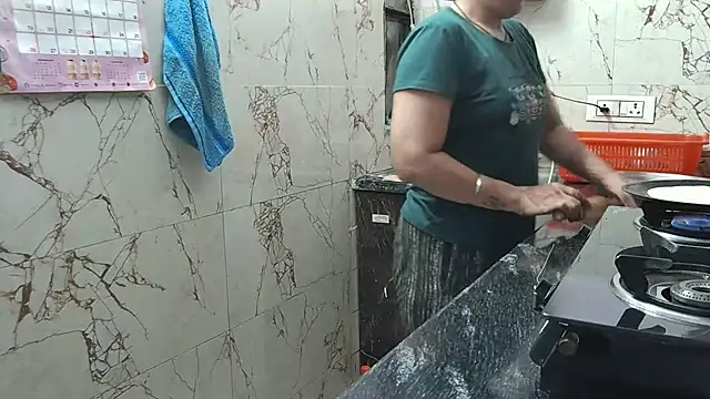 Snapshot of bhabhisexxy_880 chatting on 10/12/25, 03:05 bhabhisexxy 880 online show from 10/12/25, 03:05