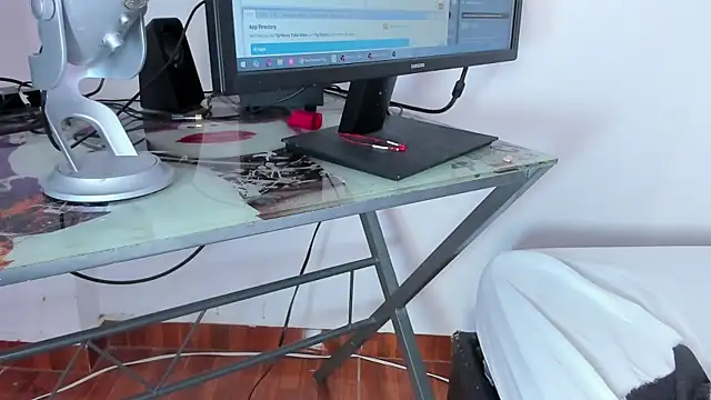 queen yully online show from 10/26/25, 08:37