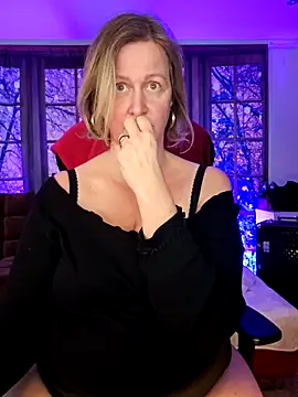 Snapshot of MarleneBloem chatting on 02/26/25, 04:45 MarleneBloem online show from 02/26/25, 04:45