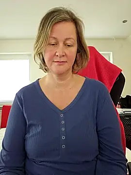 Snapshot of MarleneBloem chatting on 03/12/25, 12:15 MarleneBloem online show from 03/12/25, 12:15