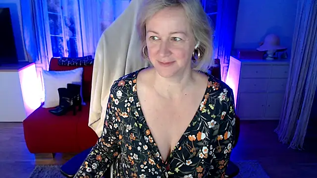 Snapshot of MarleneBloem chatting on 10/13/25, 06:13 MarleneBloem online show from 10/13/25, 06:13