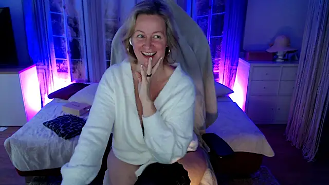 Snapshot of MarleneBloem chatting on 11/14/25, 09:52 MarleneBloem online show from 11/14/25, 09:52