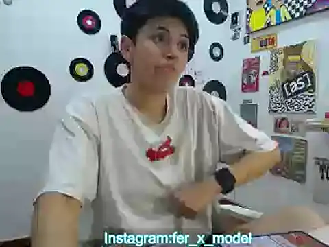 Snapshot of 9_Fernanda_9 chatting on 03/18/25, 01:53 9 Fernanda 9 online show from 03/18/25, 01:53