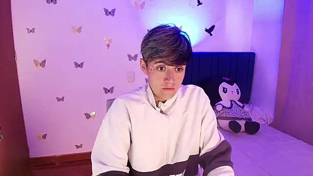 Snapshot of 9_Fernanda_9 chatting on 11/18/25, 12:20 9 Fernanda 9 online show from 11/18/25, 12:20