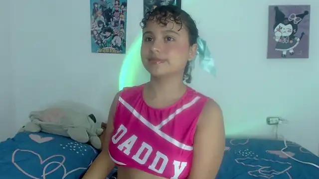 Snapshot of lou_cute chatting on 01/19/25, 10:06 lou cute online show from 01/19/25, 10:06