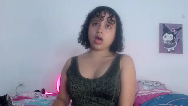 Snapshot of lou_cute chatting on 02/06/25, 04:10 lou cute online show from 02/06/25, 04:10